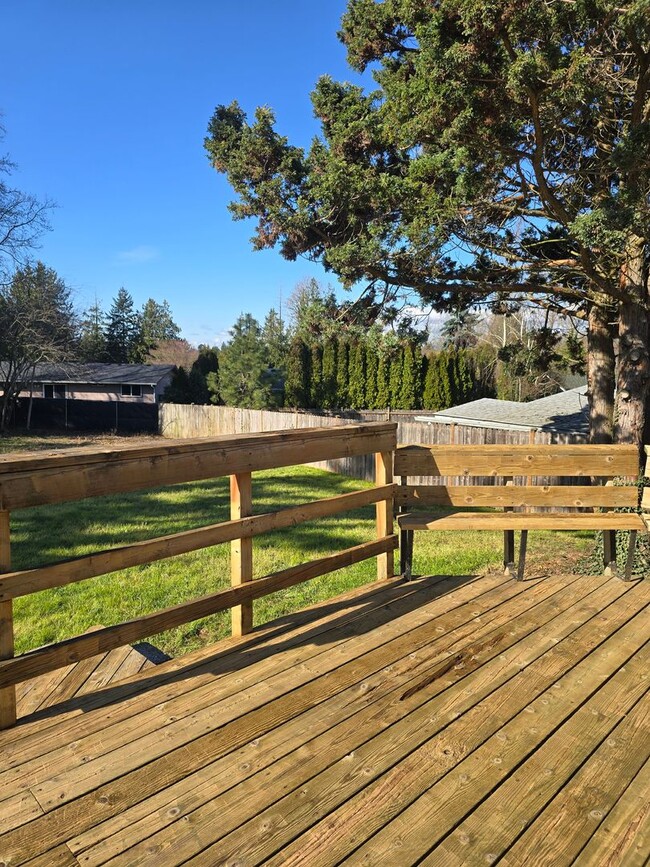 Building Photo - Newly renovated 3 bedroom rambler