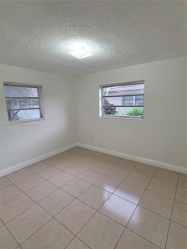 Building Photo - 3425 SW 89th Ave