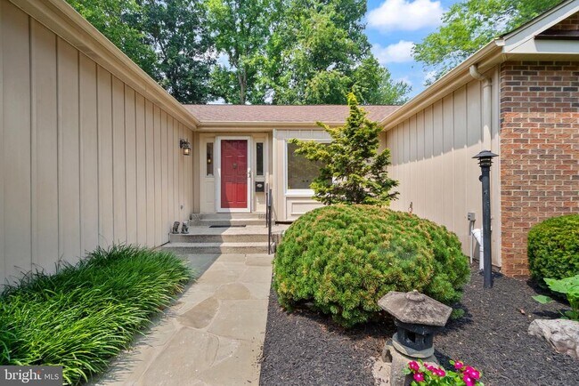 Building Photo - 13647 S Springs Dr