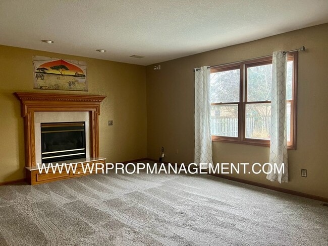 Building Photo - 3535 Williamsburg Dr