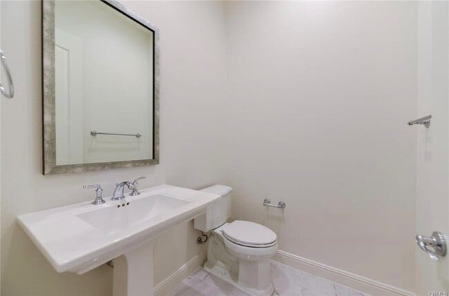 Building Photo - 105 Spacial