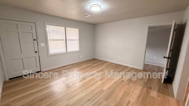 Building Photo - 3214 S St Clair Ave