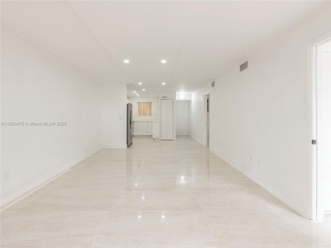 Building Photo - 3195 Foxcroft Rd
