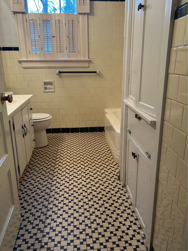 Building Photo - 1679 S Milledge Ave