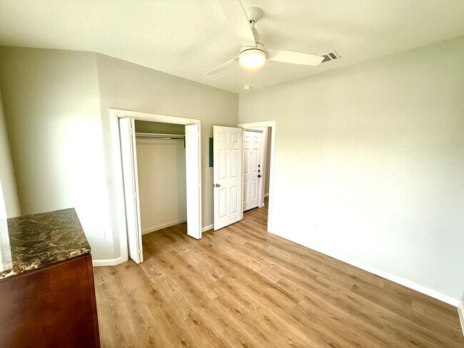 Building Photo - 2422 W Commerce St