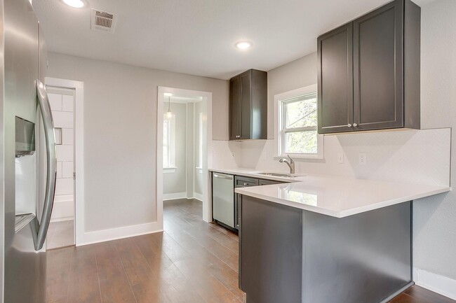 Building Photo - Beautifully Remodelled 1922 Home- Duplex- ...