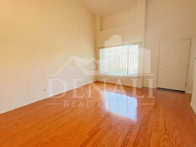Building Photo - 15802 N Hidden Valley Ln