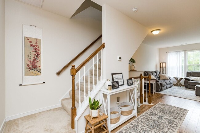 Building Photo - Gorgeous and Modern Home Available