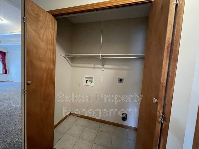 Building Photo - 9608 Yuma Dr