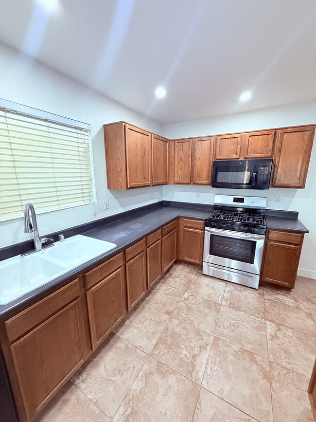 Building Photo - 26807 N 31st Dr