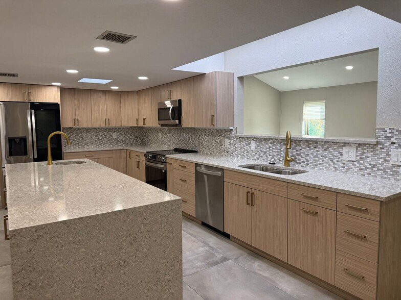 Building Photo - 3017 Placita Chorro