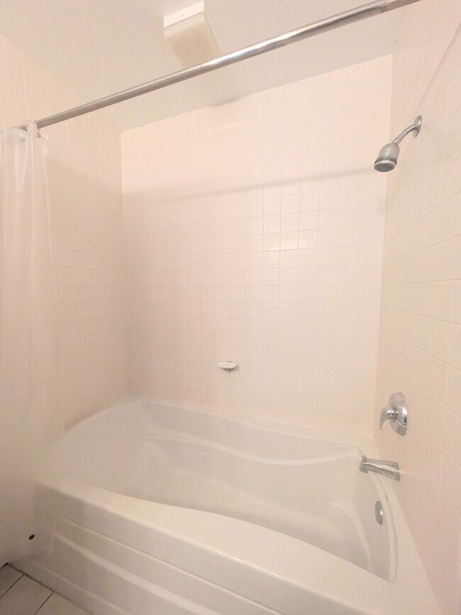 Building Photo - 33 W Ontario St