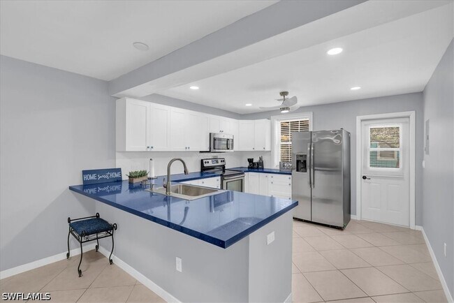 Building Photo - 2750 Manorca Ave