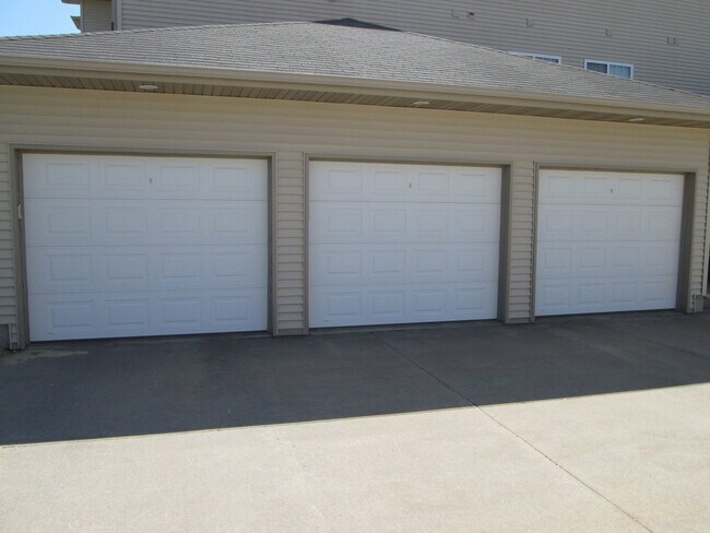 Building Photo - AUGUST 2026!!!  Beautiful 2 Bedroom - 2 Bath Condo in North Liberty