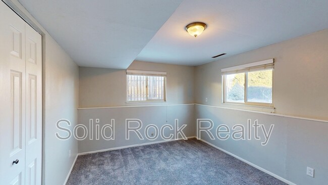 Building Photo - 6505 Wicklow Cir E