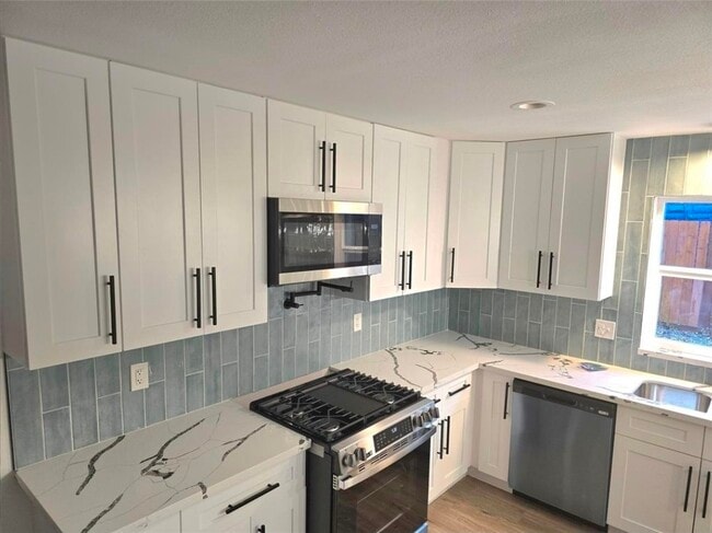 Building Photo - 2105 Sheridan St