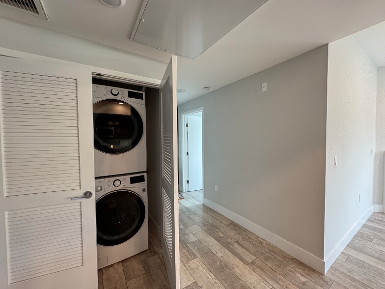 Building Photo - 4383 N Sepulveda Blvd