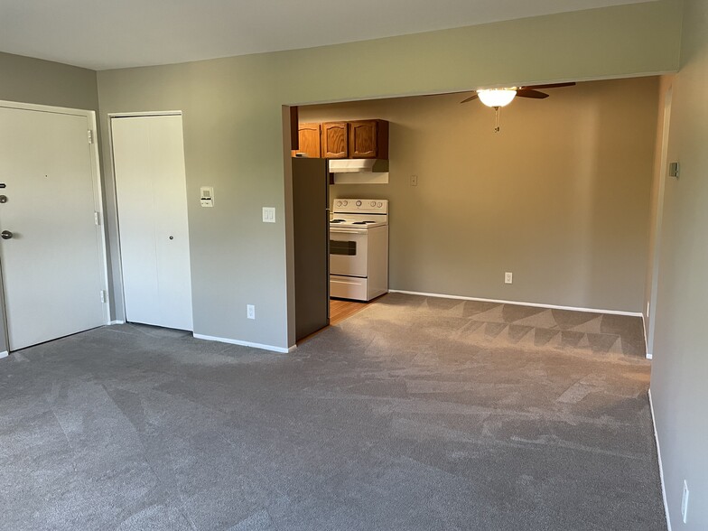 Building Photo - 810 Plate St