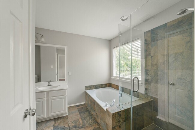 Building Photo - 11 Verbena Bend Pl