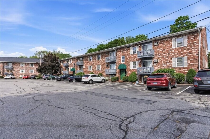 Building Photo - 200 Manville Hill Rd