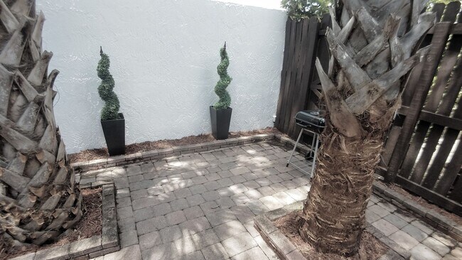 Building Photo - Beautiful  Furnished 1/1 condo x Rent  in Winter Park Next to Full Sail University !