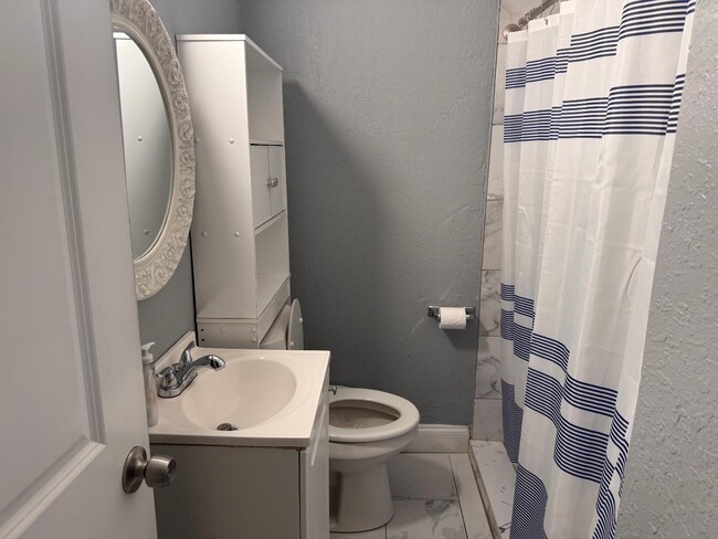 Building Photo - 802 E Emma St