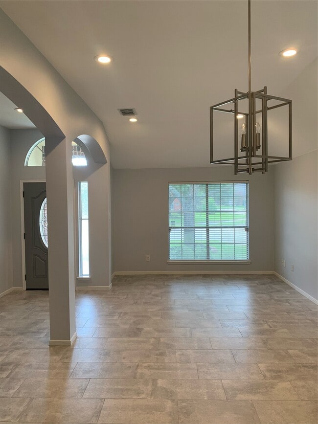 Building Photo - 8911 Starlamp Ln