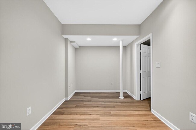 Building Photo - 42071 Pepperbush Pl