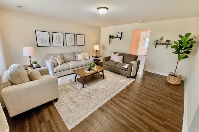 Building Photo - 2 Bedroom Townhouse in Richmond!