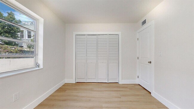 Building Photo - 567 SW 3rd St