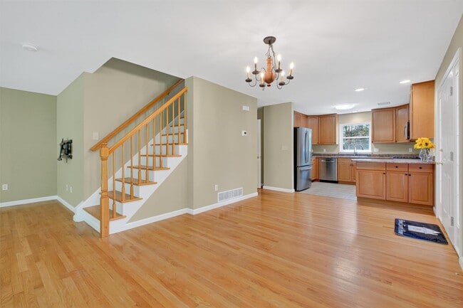 Building Photo - 295 Pinebrook Dr