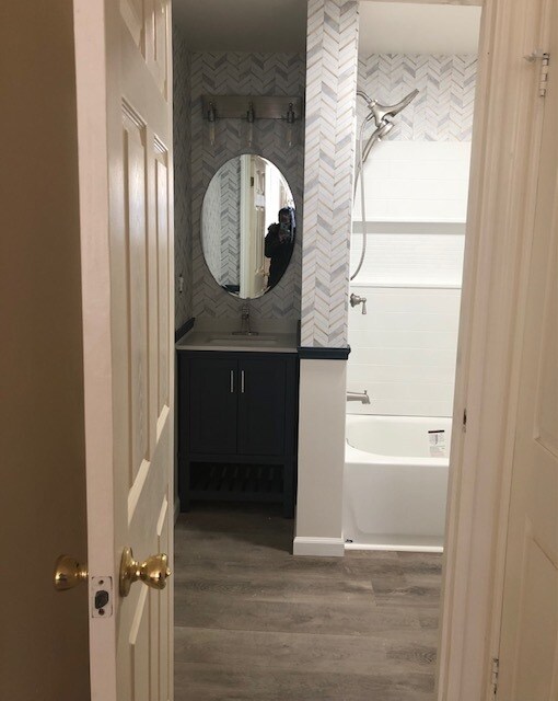 Master Bathroom - 1307 Hamilton St