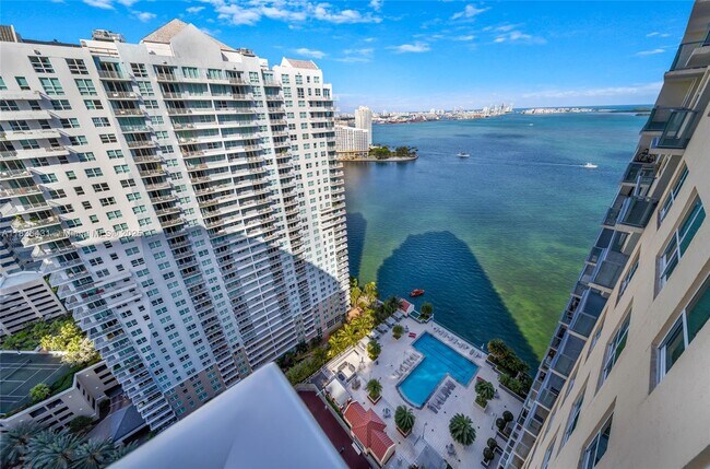 Building Photo - 1155 Brickell Bay Dr
