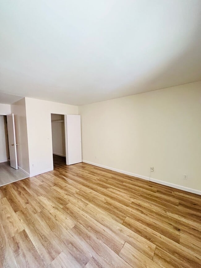 Building Photo - 2 Bedroom, 2 Bathroom South Coast Villas Second Floor Condo