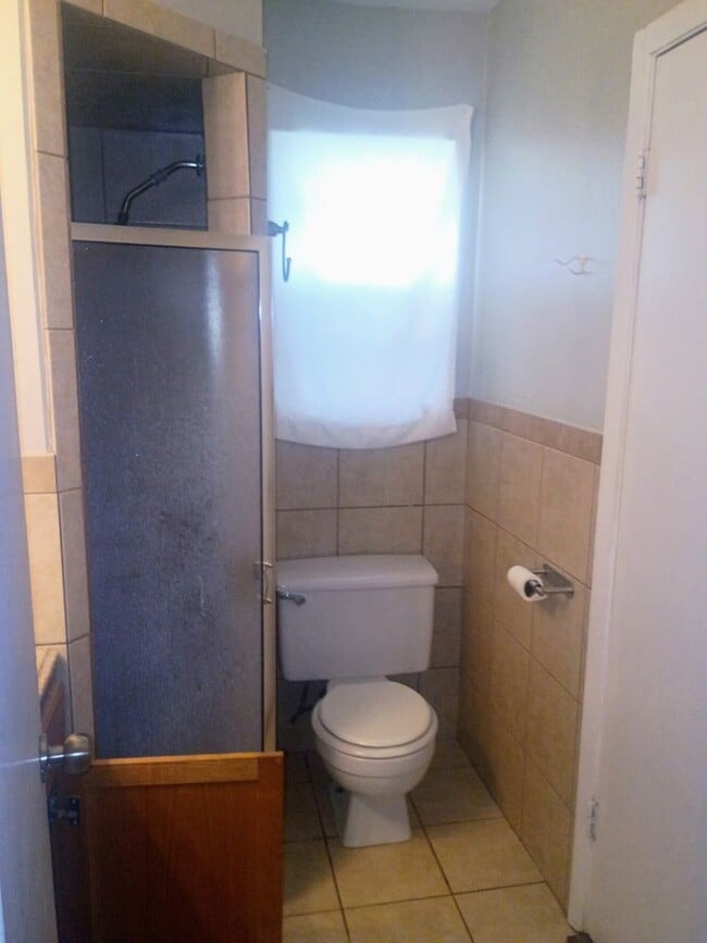 Building Photo - Updated 3/2 Home with 2-Car Garage + Air-Conditioned Workshop!