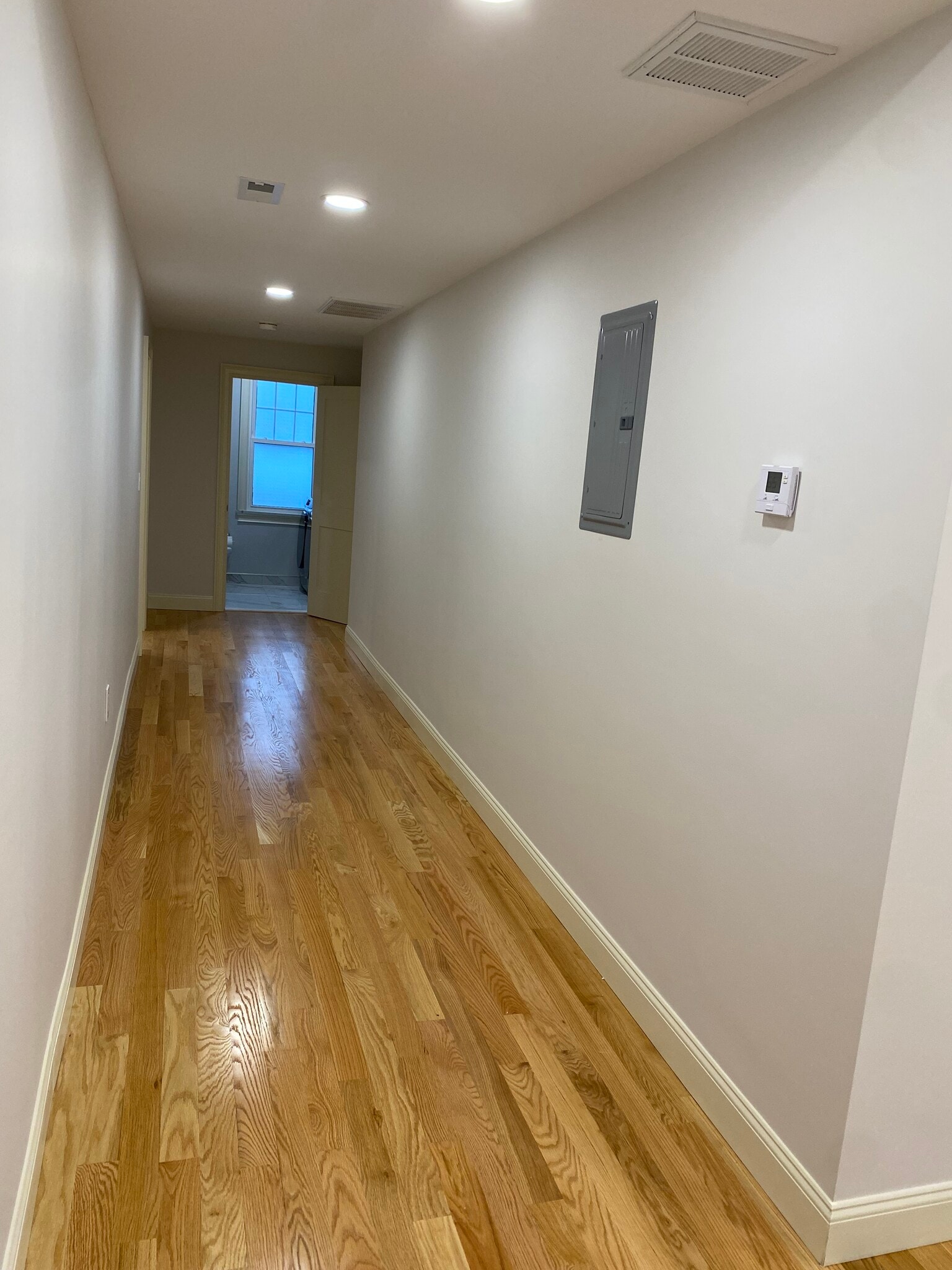 Building Photo - 585 Highland Ave