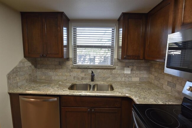 Building Photo - 111 Rhonda Dr