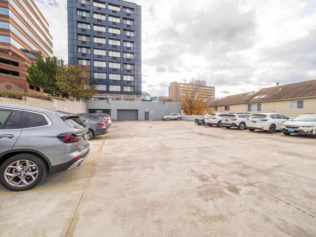 Building Photo - 300 Broad St