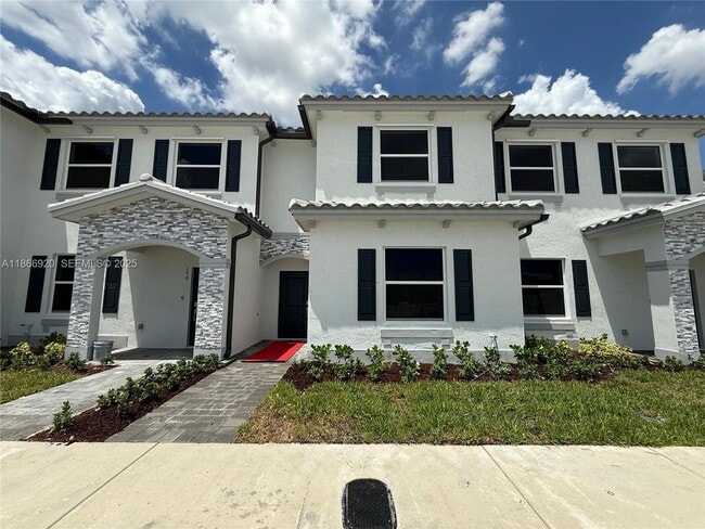 Building Photo - 184 SE 10th St