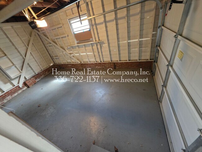 Building Photo - 525 Lester Ln