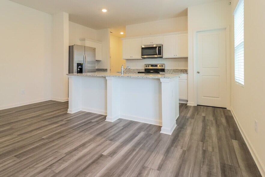 Building Photo - 445 Knightsbridge Ln
