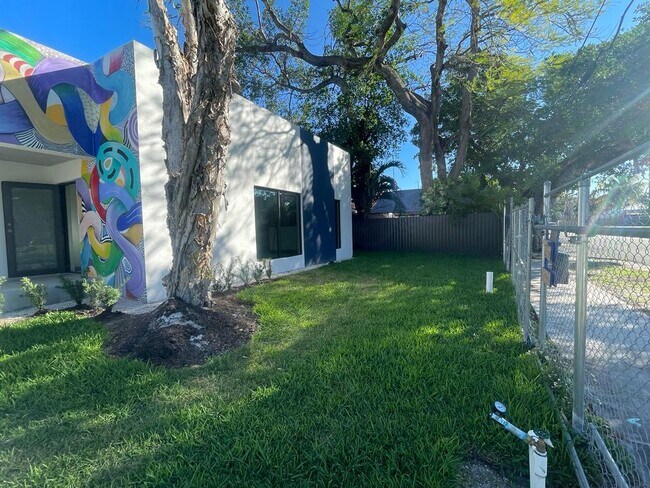 Building Photo - 1121 NW 32nd St