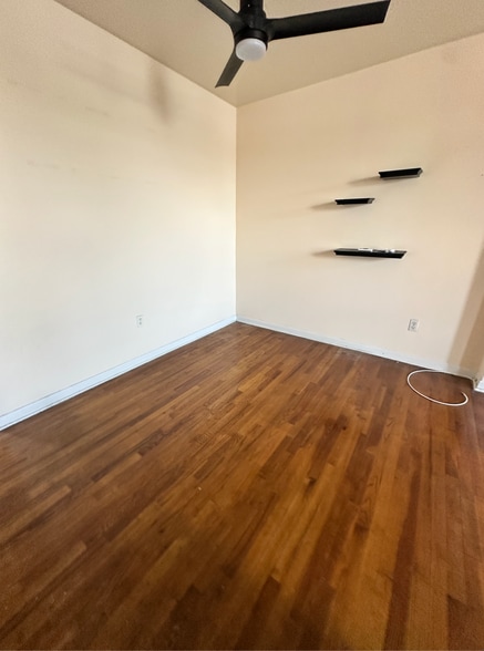 LIVINGROOM - 577 Bramhall Ave