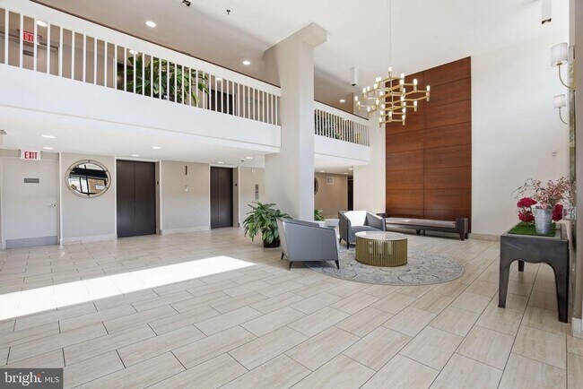 Building Photo - 2300 Pimmit Dr