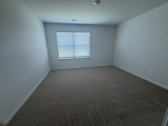 Building Photo - 166 Rusling Leaf Dr