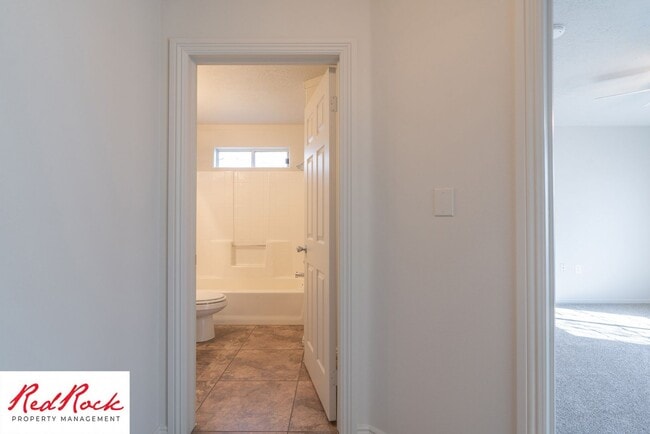 Building Photo - Spacious 3 Bedroom Single-Level Home in Bloomington Hills