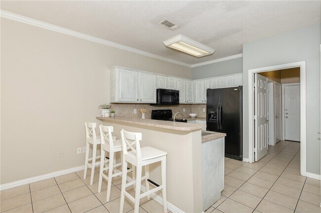 Building Photo - 1001 Krenek Tap Rd