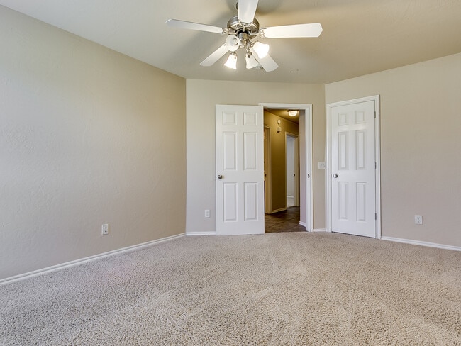 Building Photo - Lone Oak Ridge + Gated Community + 4 beds/2.5 Baths + Storm Shelter + Deer Creek Schools