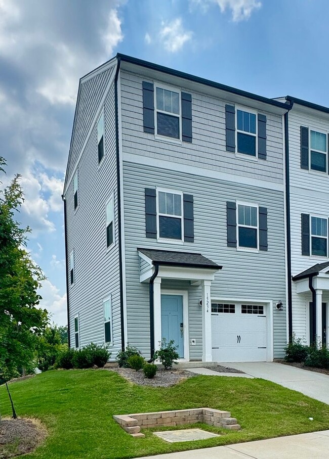 Primary Photo - 3BR/2BA Townhouse in Mallard Creek