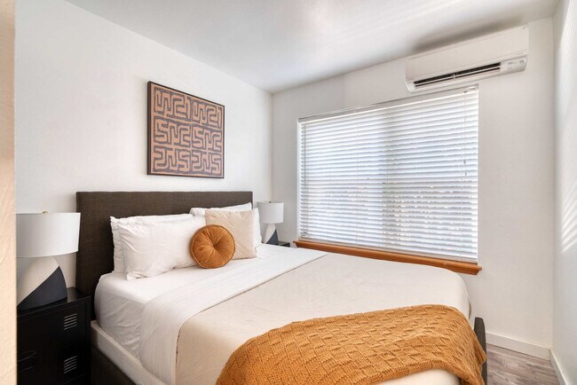 Building Photo - 5040 NE 18th Ave